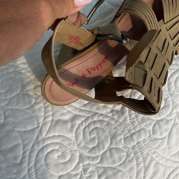 Pink and Pepper. Beige high heel sandals. Size 9 - Picture 5 of 7